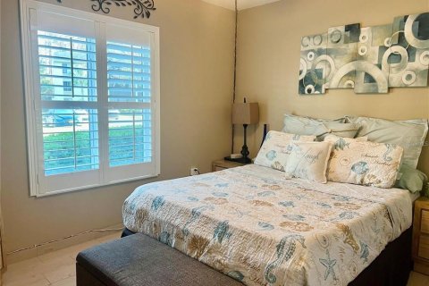 Condo in Tarpon Springs, Florida, 2 bedrooms  № 2379555 - photo 19
