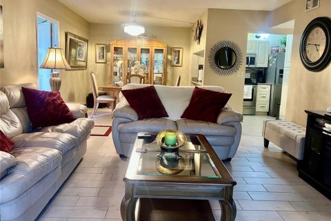 Condo in Tarpon Springs, Florida, 2 bedrooms  № 2379555 - photo 6