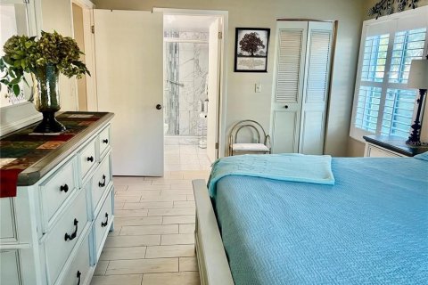 Condo in Tarpon Springs, Florida, 2 bedrooms  № 2379555 - photo 13
