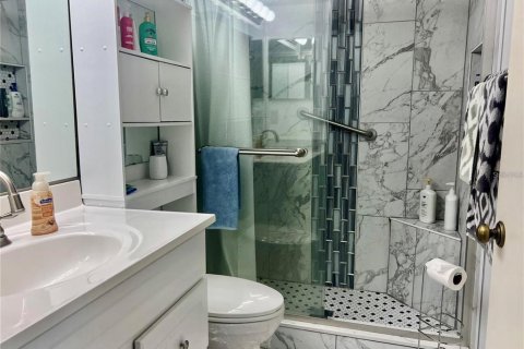 Condo in Tarpon Springs, Florida, 2 bedrooms  № 2379555 - photo 22
