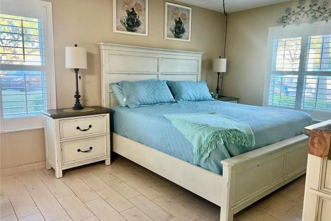 Condo in Tarpon Springs, Florida, 2 bedrooms  № 2379555 - photo 11