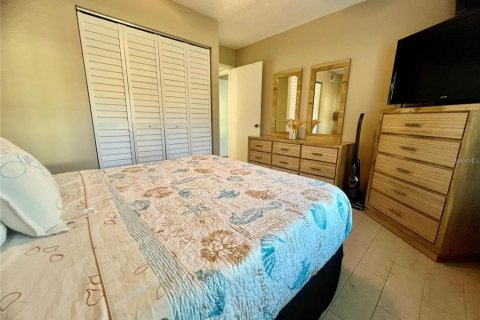 Condo in Tarpon Springs, Florida, 2 bedrooms  № 2379555 - photo 14