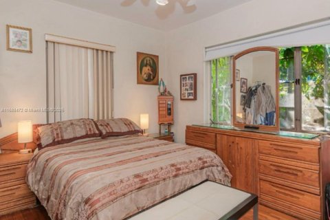 House in Coral Gables, Florida 3 bedrooms, 135.27 sq.m. № 1763323 - photo 20