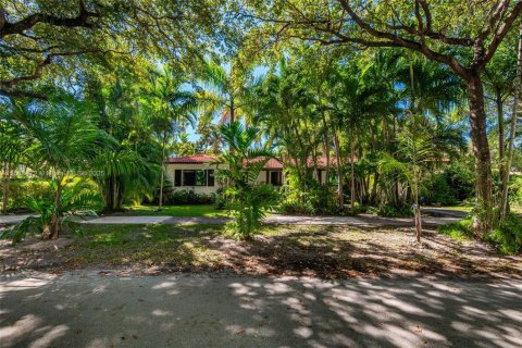 House in Coral Gables, Florida 3 bedrooms, 135.27 sq.m. № 1763323 - photo 2