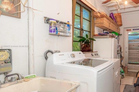 House in Coral Gables, Florida 3 bedrooms, 135.27 sq.m. № 1763323 - photo 29