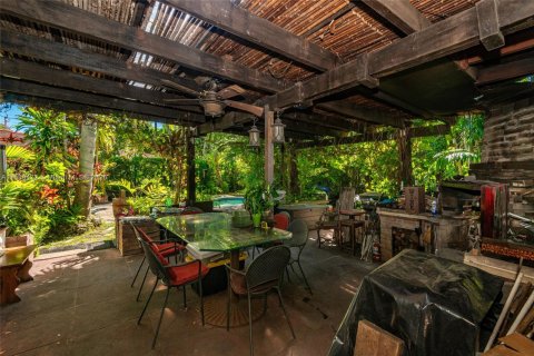 House in Coral Gables, Florida 3 bedrooms, 135.27 sq.m. № 1763323 - photo 28