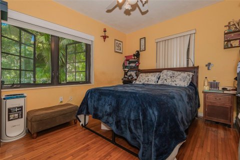 House in Coral Gables, Florida 3 bedrooms, 135.27 sq.m. № 1763323 - photo 19