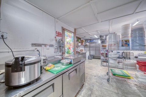 Commercial property in Hialeah, Florida № 1860471 - photo 15