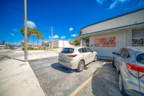 Commercial property in Hialeah, Florida № 1860471 - photo 4
