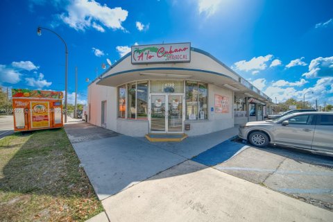 Commercial property in Hialeah, Florida № 1860471 - photo 2