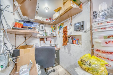 Commercial property in Hialeah, Florida № 1860471 - photo 18
