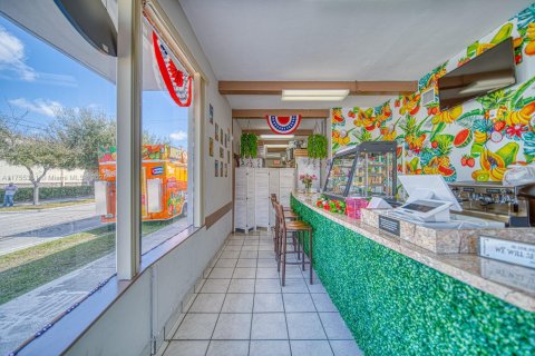 Commercial property in Hialeah, Florida № 1860471 - photo 6