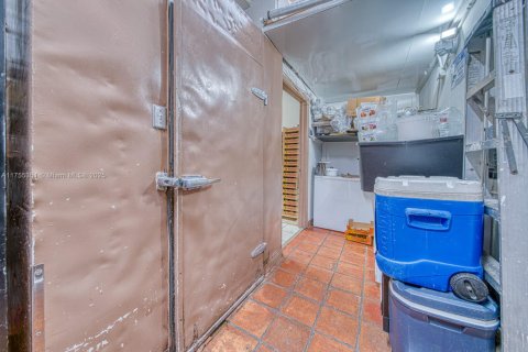 Commercial property in Hialeah, Florida № 1860471 - photo 24
