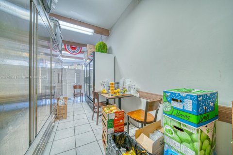 Commercial property in Hialeah, Florida № 1860471 - photo 25