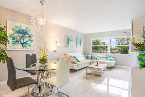 Copropriété à vendre à Lauderdale Lakes, Floride: 1 chambre, 63.55 m2 № 1868524 - photo 1