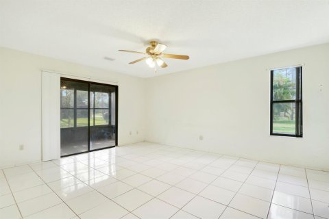 Townhouse in Royal Palm Beach, Florida 3 bedrooms, 120.59 sq.m. № 2146148 - photo 20