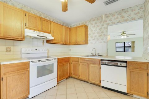 Townhouse in Royal Palm Beach, Florida 3 bedrooms, 120.59 sq.m. № 2146148 - photo 8