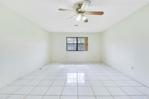 Townhouse in Royal Palm Beach, Florida 3 bedrooms, 120.59 sq.m. № 2146148 - photo 24