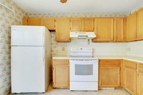 Townhouse in Royal Palm Beach, Florida 3 bedrooms, 120.59 sq.m. № 2146148 - photo 9