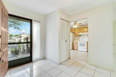 Townhouse in Royal Palm Beach, Florida 3 bedrooms, 120.59 sq.m. № 2146148 - photo 5