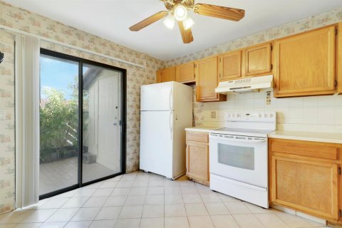 Townhouse in Royal Palm Beach, Florida 3 bedrooms, 120.59 sq.m. № 2146148 - photo 7