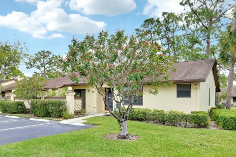 Townhouse in Royal Palm Beach, Florida 3 bedrooms, 120.59 sq.m. № 2146148 - photo 3