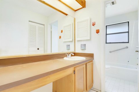 Townhouse in Royal Palm Beach, Florida 3 bedrooms, 120.59 sq.m. № 2146148 - photo 21