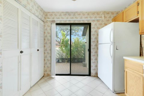 Townhouse in Royal Palm Beach, Florida 3 bedrooms, 120.59 sq.m. № 2146148 - photo 10