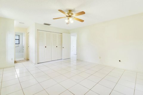 Townhouse in Royal Palm Beach, Florida 3 bedrooms, 120.59 sq.m. № 2146148 - photo 19