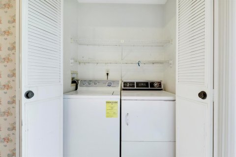 Townhouse in Royal Palm Beach, Florida 3 bedrooms, 120.59 sq.m. № 2146148 - photo 26
