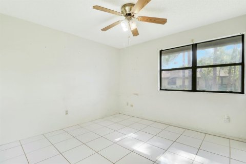Townhouse in Royal Palm Beach, Florida 3 bedrooms, 120.59 sq.m. № 2146148 - photo 16
