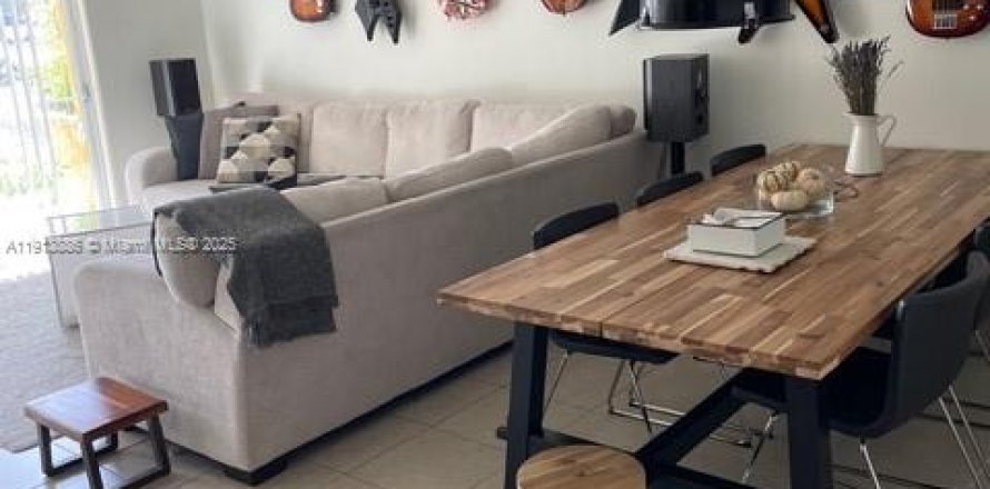 Condo in Hialeah, Florida, 2 bedrooms  № 1973854