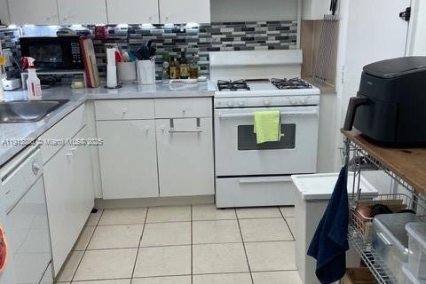 Condo in Hialeah, Florida, 2 bedrooms  № 1973854 - photo 3