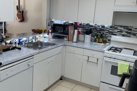 Condo in Hialeah, Florida, 2 bedrooms  № 1973854 - photo 2