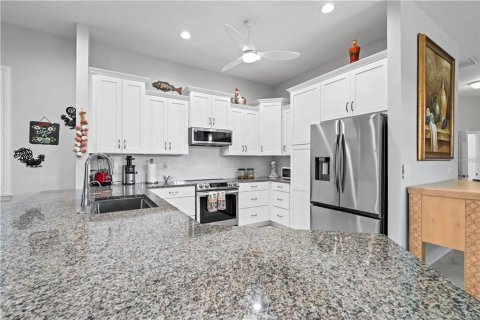 House in Placida, Florida 3 bedrooms, 198.07 sq.m. № 2291480 - photo 10