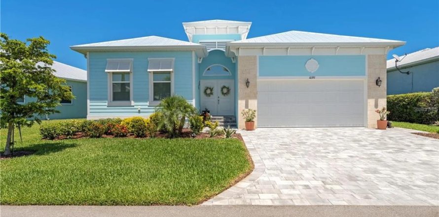 House in Placida, Florida 3 bedrooms, 198.07 sq.m. № 2291480