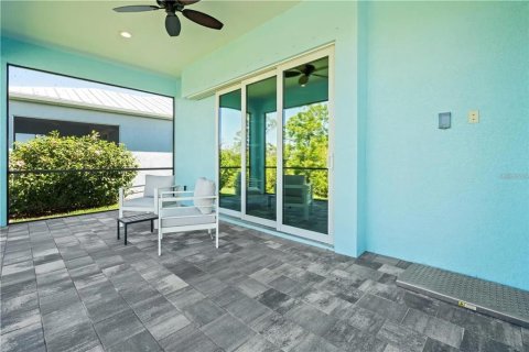 House in Placida, Florida 3 bedrooms, 198.07 sq.m. № 2291480 - photo 7