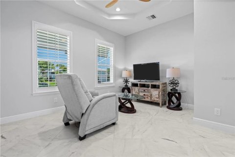 House in Placida, Florida 3 bedrooms, 198.07 sq.m. № 2291480 - photo 26
