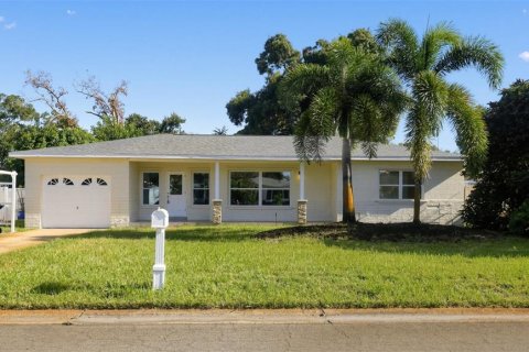 Villa ou maison à Gulfport, Floride 3 chambres, 143.35 m2 № 2342253