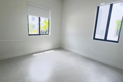 Townhouse in Florida City, Florida 4 bedrooms № 1961119 - photo 20