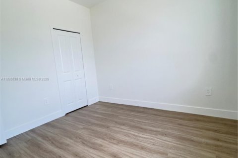 Townhouse in Florida City, Florida 4 bedrooms № 1961119 - photo 15