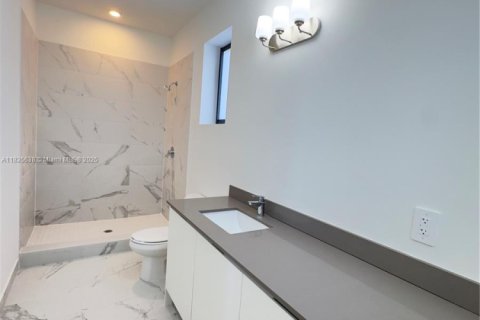 Townhouse in Florida City, Florida 4 bedrooms № 1961119 - photo 12