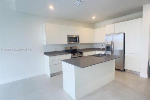 Townhouse in Florida City, Florida 4 bedrooms № 1961119 - photo 7