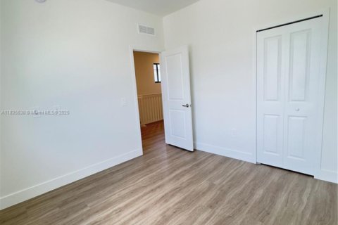 Townhouse in Florida City, Florida 4 bedrooms № 1961119 - photo 14