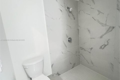 Townhouse in Florida City, Florida 4 bedrooms № 1961119 - photo 21