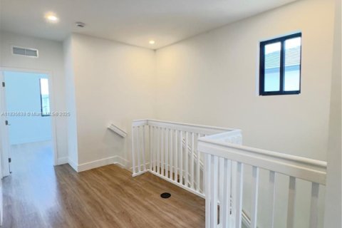 Townhouse in Florida City, Florida 4 bedrooms № 1961119 - photo 9