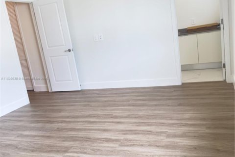 Townhouse in Florida City, Florida 4 bedrooms № 1961119 - photo 11