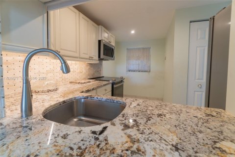 Condo in Davie, Florida, 2 bedrooms  № 2003570 - photo 6