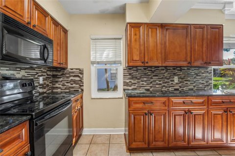 Touwnhouse à vendre à Tampa, Floride: 3 chambres, 133.78 m2 № 2420624 - photo 11