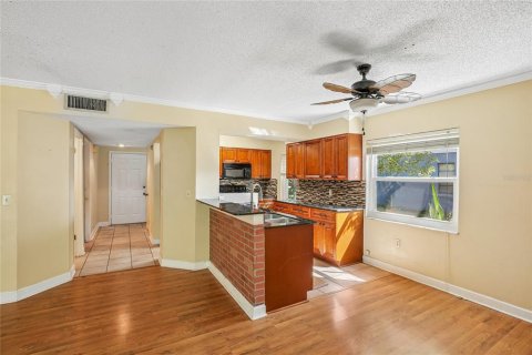 Touwnhouse à vendre à Tampa, Floride: 3 chambres, 133.78 m2 № 2420624 - photo 9